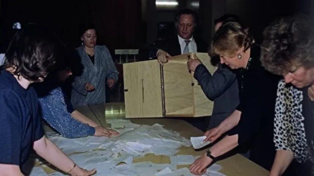 Всероссийский референдум 1993. Референдум 12 декабря 1993. Всенародное голосование 1993 года. Референдум апрель 1993.