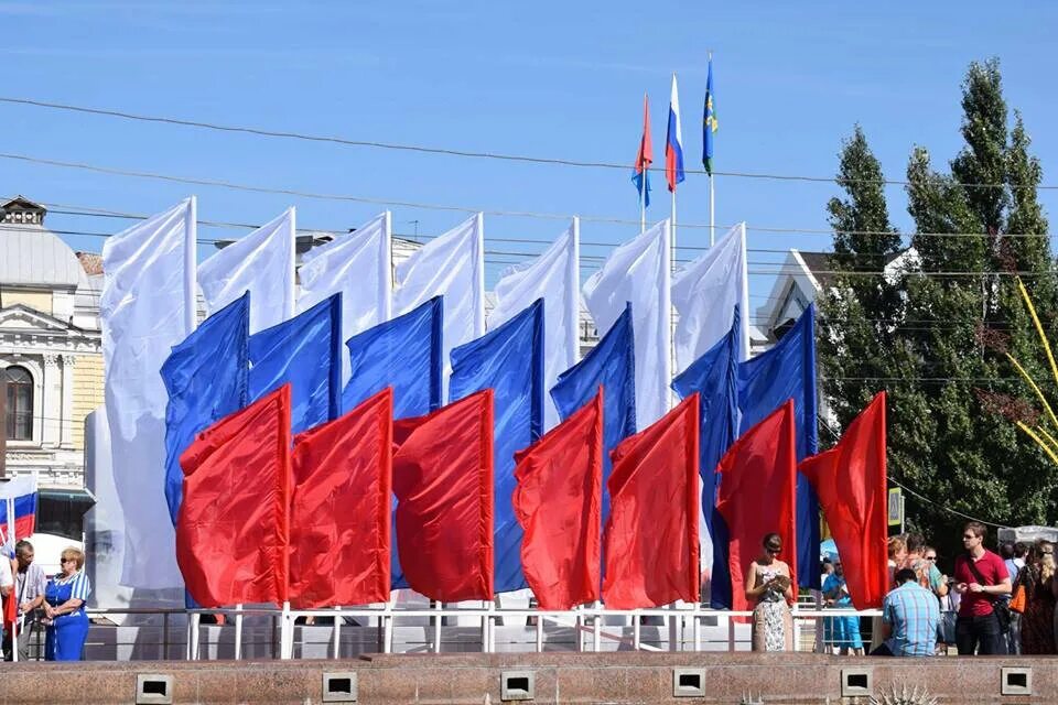 Фото государственного флага. День флага России. Праздник день флага России. Украшение ко Дню России. День России украшение города.