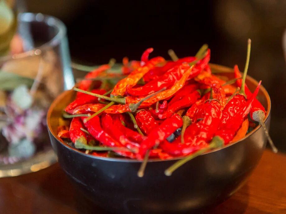 Перец фаршированный баклажанами. Добавить слишком много перца в блюдо разг. Перец фаршированный брынзой. Добавить слишком много перца в блюдо разг. Жареный острый перец.