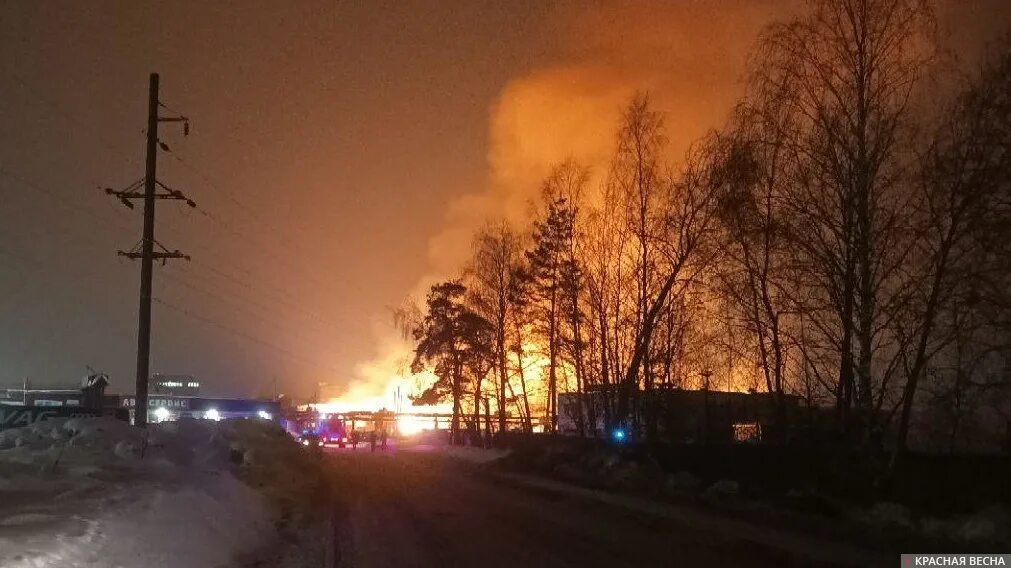 Нападение во фрязино. Пожар на мебельной фабрике во Фрязино. Пожар во Фрязино на фабрике. Сгоревший завод во Фрязино. Пожар во Фрязино сейчас 2022.