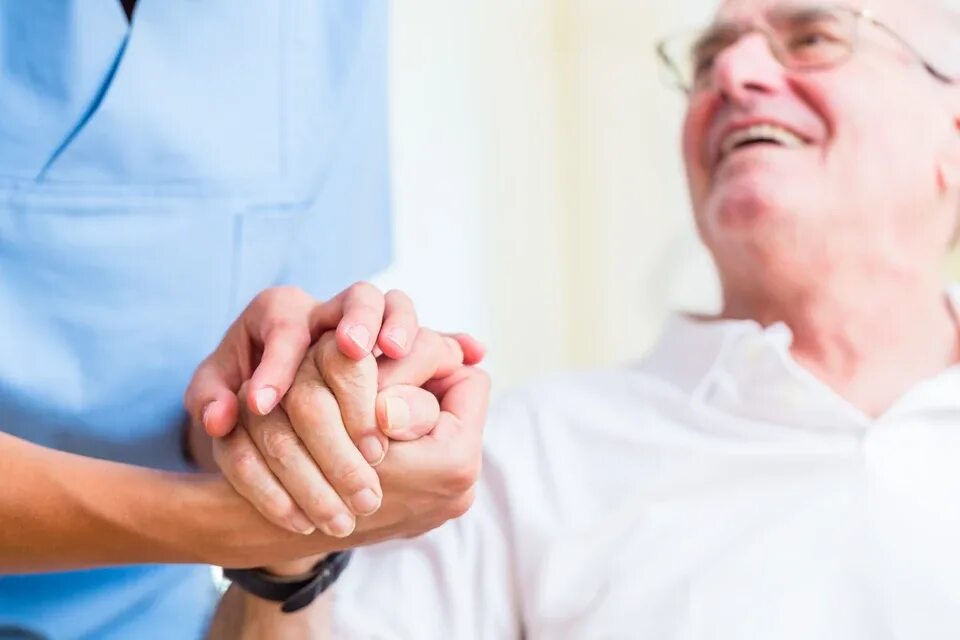 Пансионат теплые беседы для пожилых. Пансионат болезнь паркинсона medportal. Больные паркинсоном фото. Болезнь паркинсона реабилитация. Болезнь паркинсона фото.