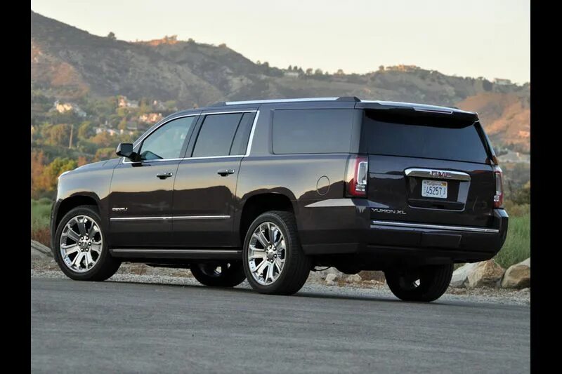 Играть юкон 3. GMC Yukon Chevrolet Suburban 2015-2020. Внедорожник на букву р. Субару самый большой джип. Самый длинный джип GMC.