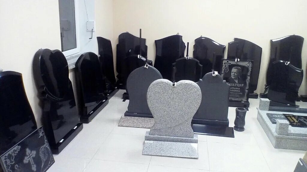 памятник гранит. изготовление памятников адреса и телефоны. изготовление памятников адреса и телефоны. памятники из гранита. мемориальные комплексы ростова на дону нахичевань.