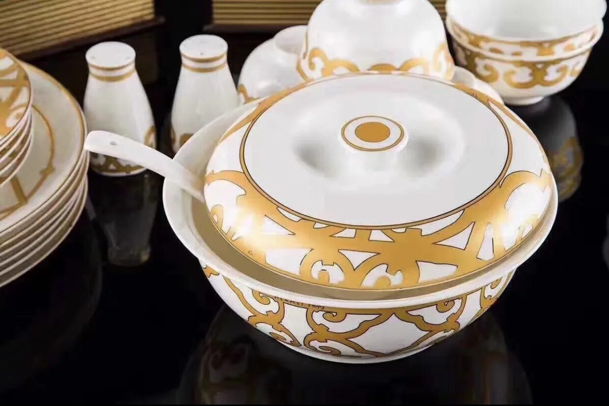 Посуда hermes passifolia. Посуда hermes с лошадьми. Посуда hermes. Посуда hermes. Кружки эрме.