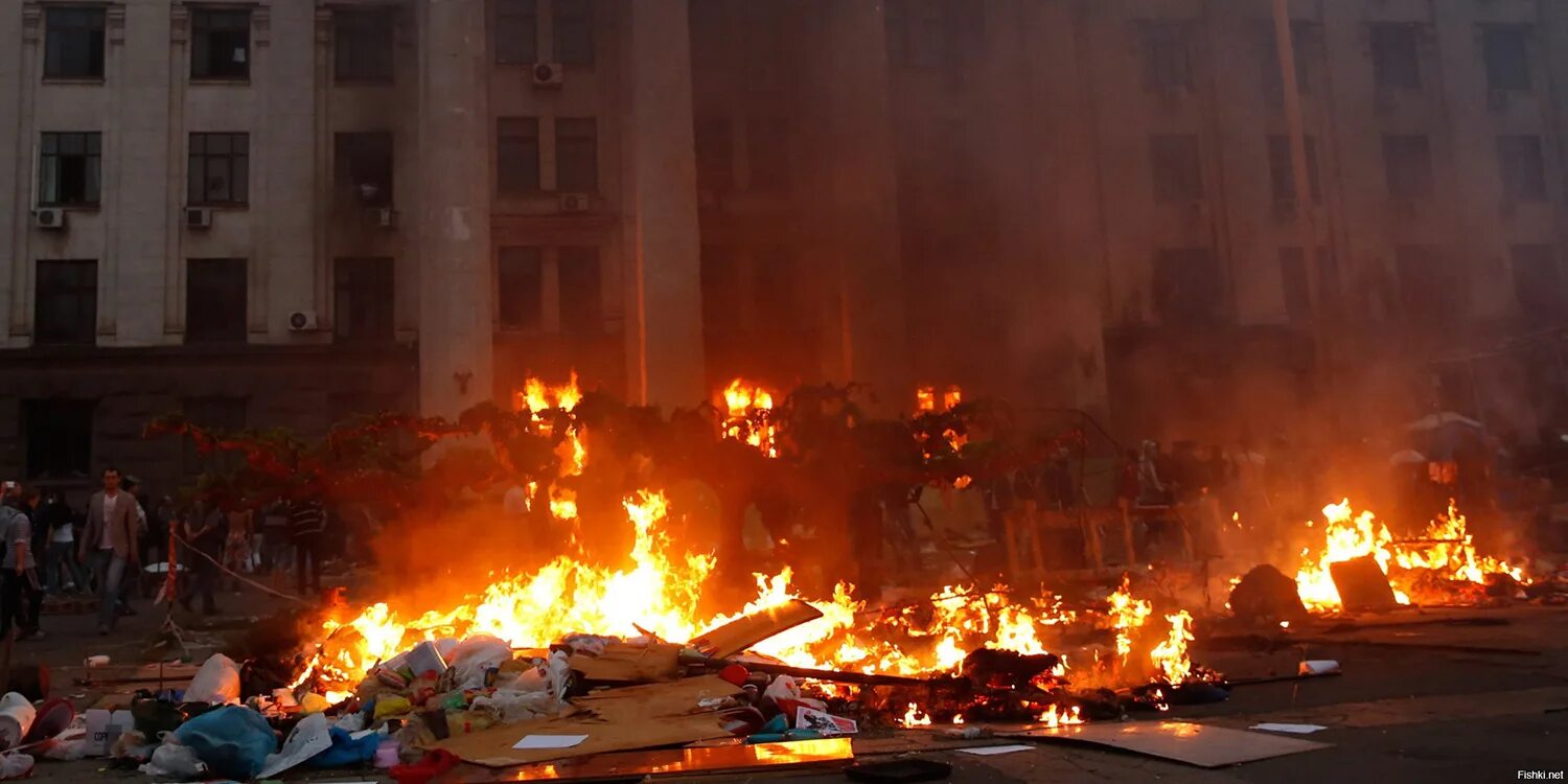 Одесский дом профсоюзов 2 мая 2014. Одесса 2014 дом профсоюзов сожженные. Одесса дом профсоюзов 2 мая 2014 г. сожжение людей. Одесса 2 мая дом профсоюзов. Одесса 2014 год дом профсоюзов