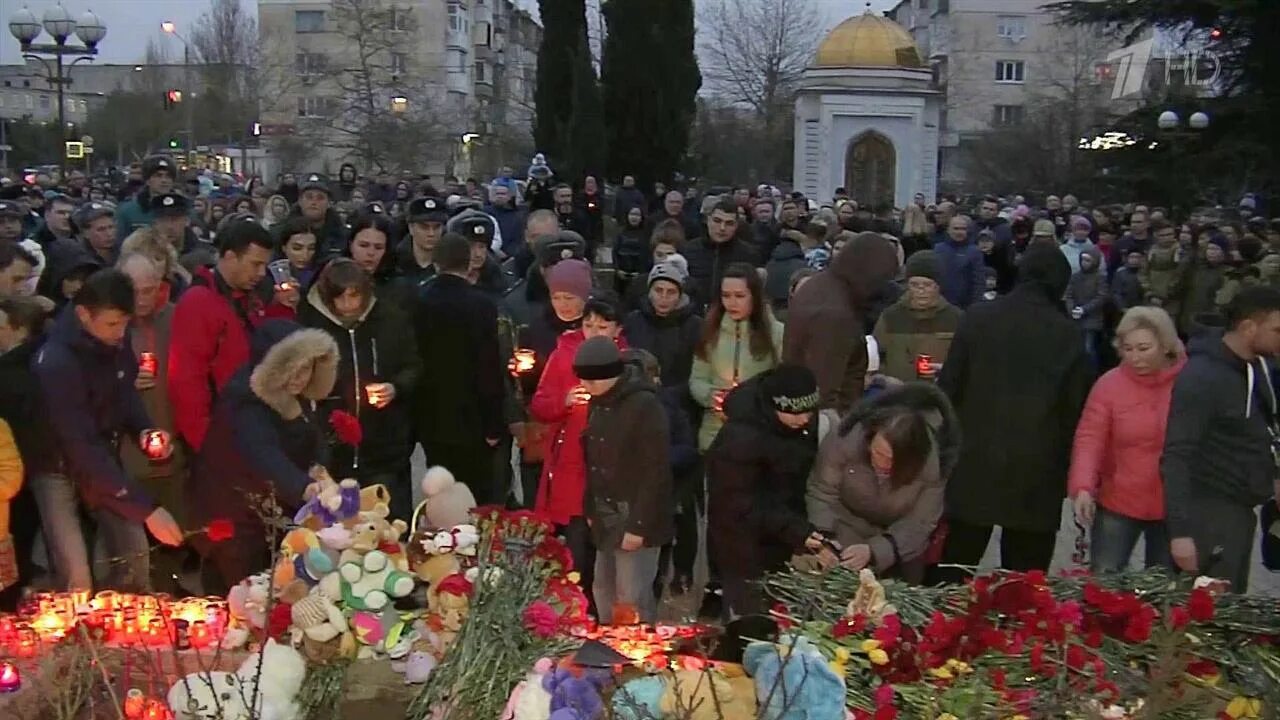 День траура в россии что делать. День траура в Кемерово. Простите нас дети. Кемерово мы с тобой зимняя вишня. Простите нас дети похороны.