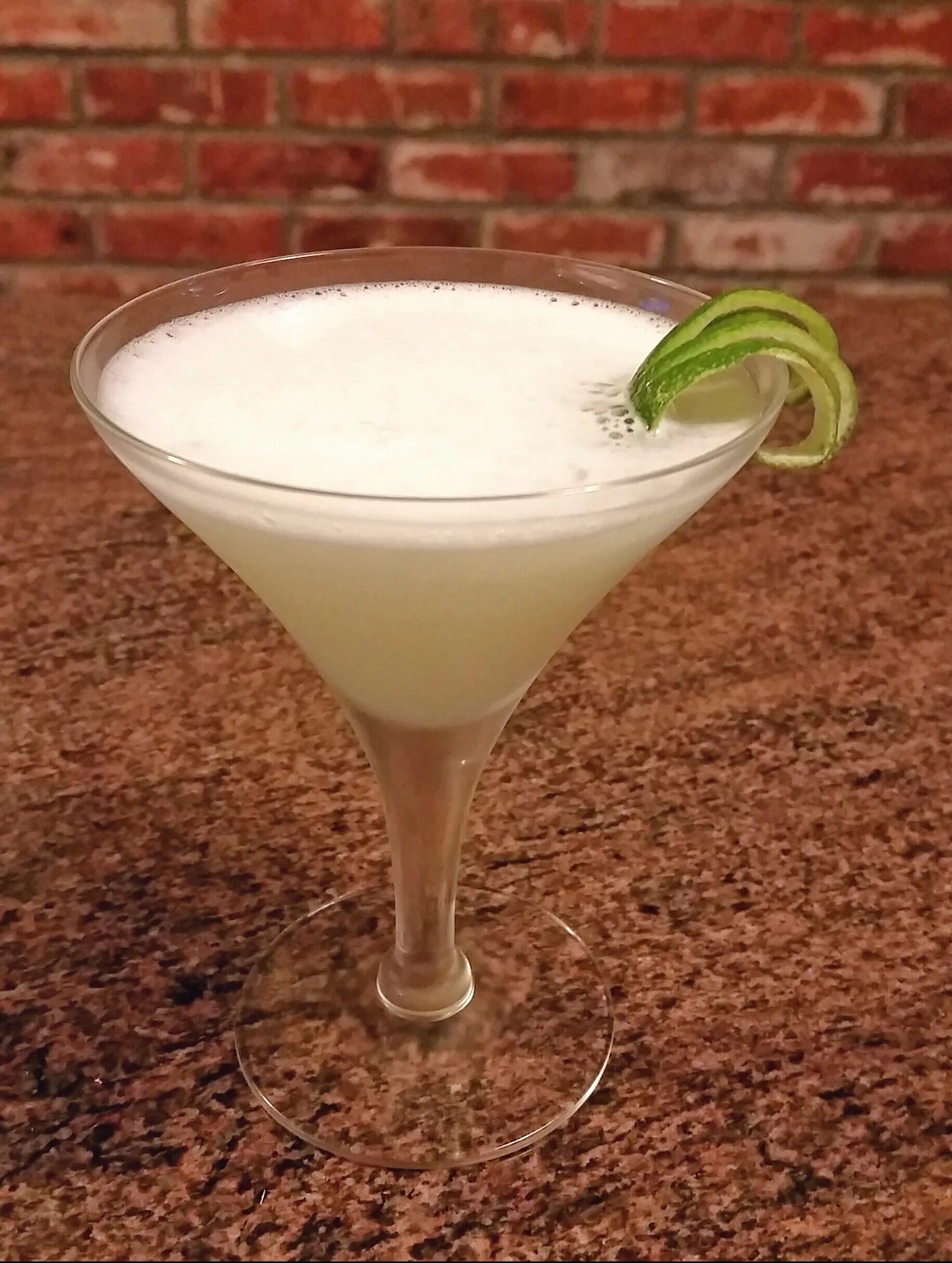 Мутный коктейль. Коктейль леди. Коктейль леди. Коктейль wight lady. Green spritz коктейль.