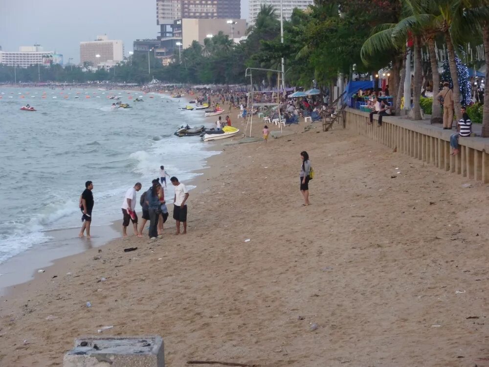Паттайя в реальном времени. Паттайя в реальном времени. Пирс бали хай. Джомтьен бич пляж. Паттайя таиланд сегодня.