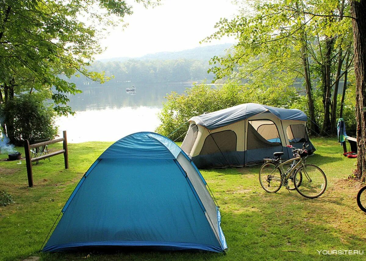 Включи camping. Кемпинг серебряное озеро. Кемпинг Вятиккя. Автокемпинг Байкал. Кемпинг шатры у реки.