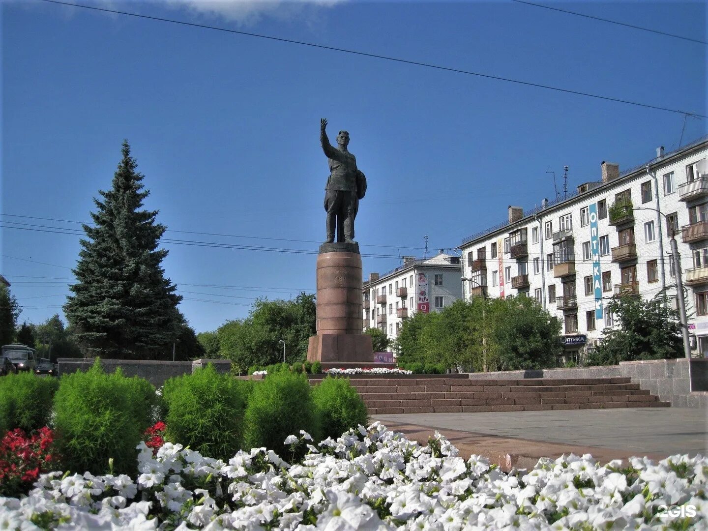 Памятники киров. Киров памятник Кирову. Памятник на Лепсе Киров. Памятник Кирову в Челябинске. Памятник Кирову у ЦУМА Киров.