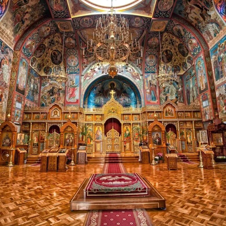 Центр православной церкви. Храм внутри. Церковь изнутри. Православный храм изнутри. Христианский храм внутри.