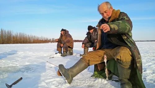 Где на москва реке встает лед. Выкса со льда. Машина подо льдом. Выкса зимой. Выкса со льда.