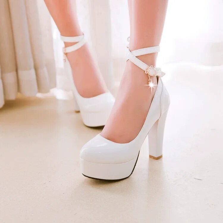 свадебные туфли с толстым каблуком. туфли на каблуке на выпускной. туфли женские белые. свадебные туфли. свадебные босоножки.