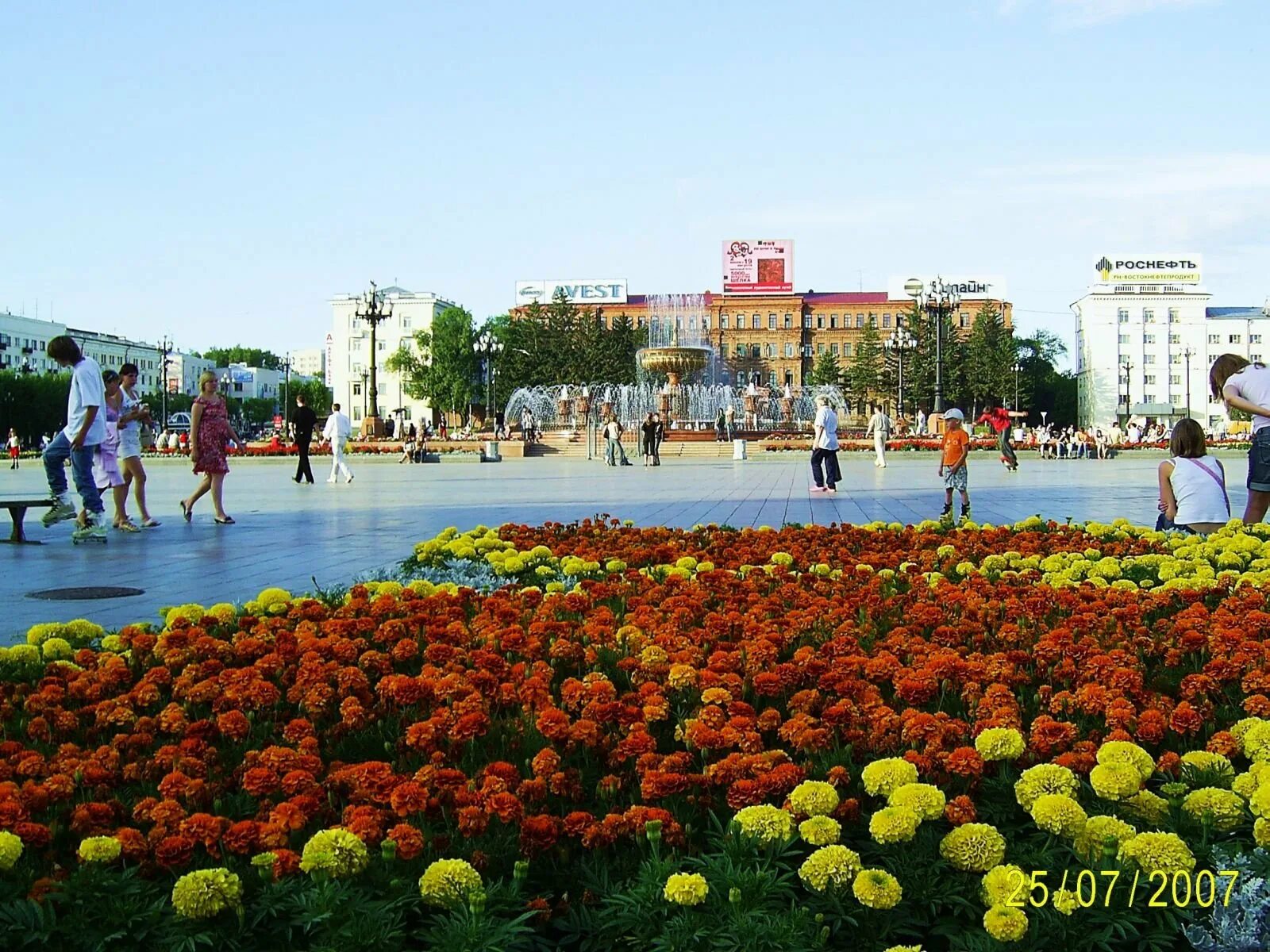 Уровень города хабаровска. Хабаровск площадь города. Город Хабаровск площадь Ленина. Площадь Ленина Хабаровск летом. Площадь Ленина Хабаровск рисунок.