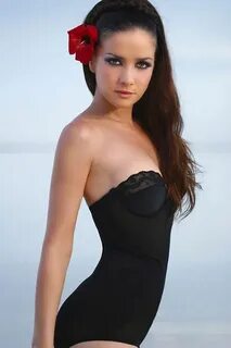 Uxlab yotgan erini sikish