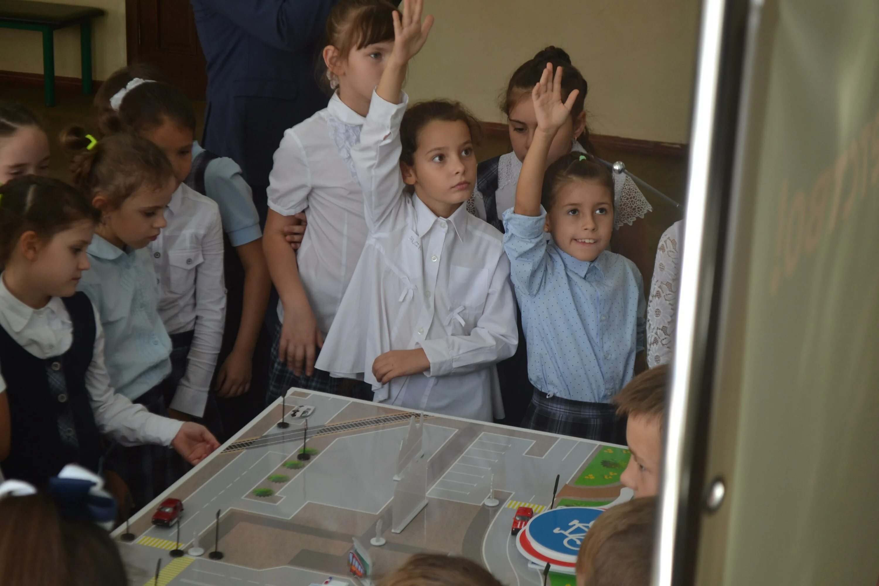 рейтинг лучших школ россии. 94 школа краснодар старшая школа. школа знатоков. последний звонок краснодарский край. программа "школа новых технологий".