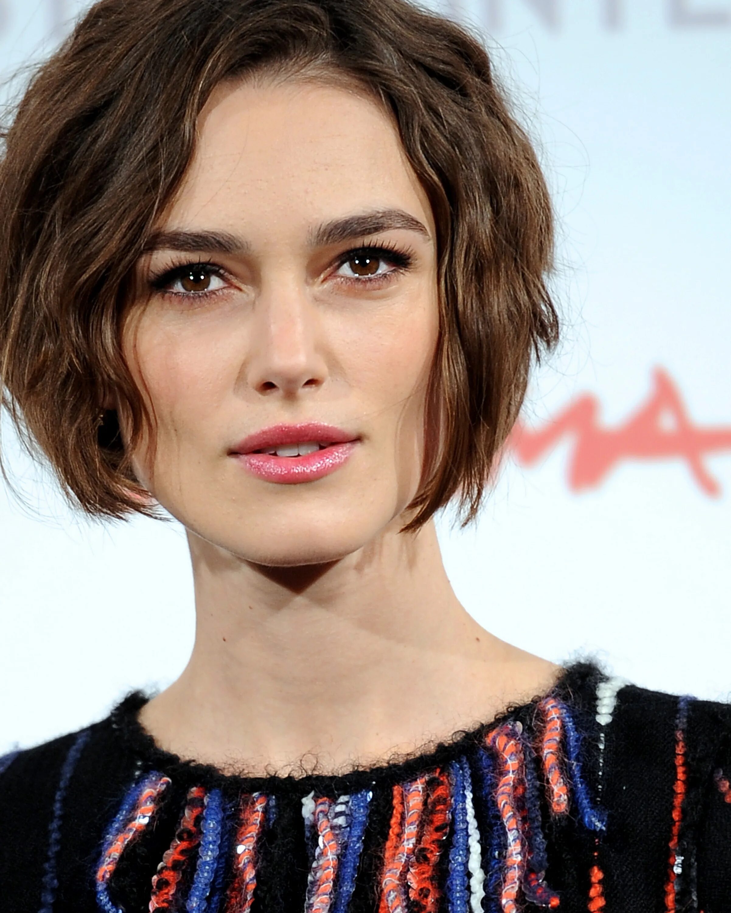 Скачать обои взгляд, поза, модель, актриса, Кира Найтли, Keira Knightley, раздел