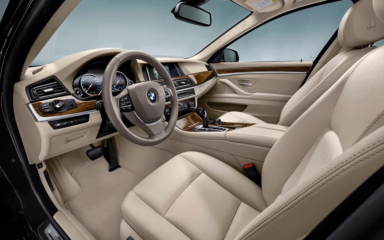 BMW f10 Interior. BMW 5 f10 белый салон. BMW 530d 2014. Белый салон БМВ ф10.