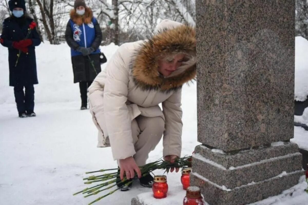 Люди пережившие блокаду. Голод для житеонйленинграда. Ленинград город блокада голод и холод. 27 Января день снятия блокады Ленинграда Единая Россия.