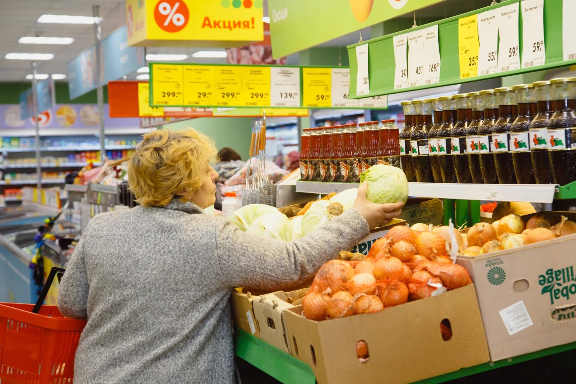 товары местных производителей. местный производитель. товары местного производства. молочная продукция на ярмарке. продукты местного производства.