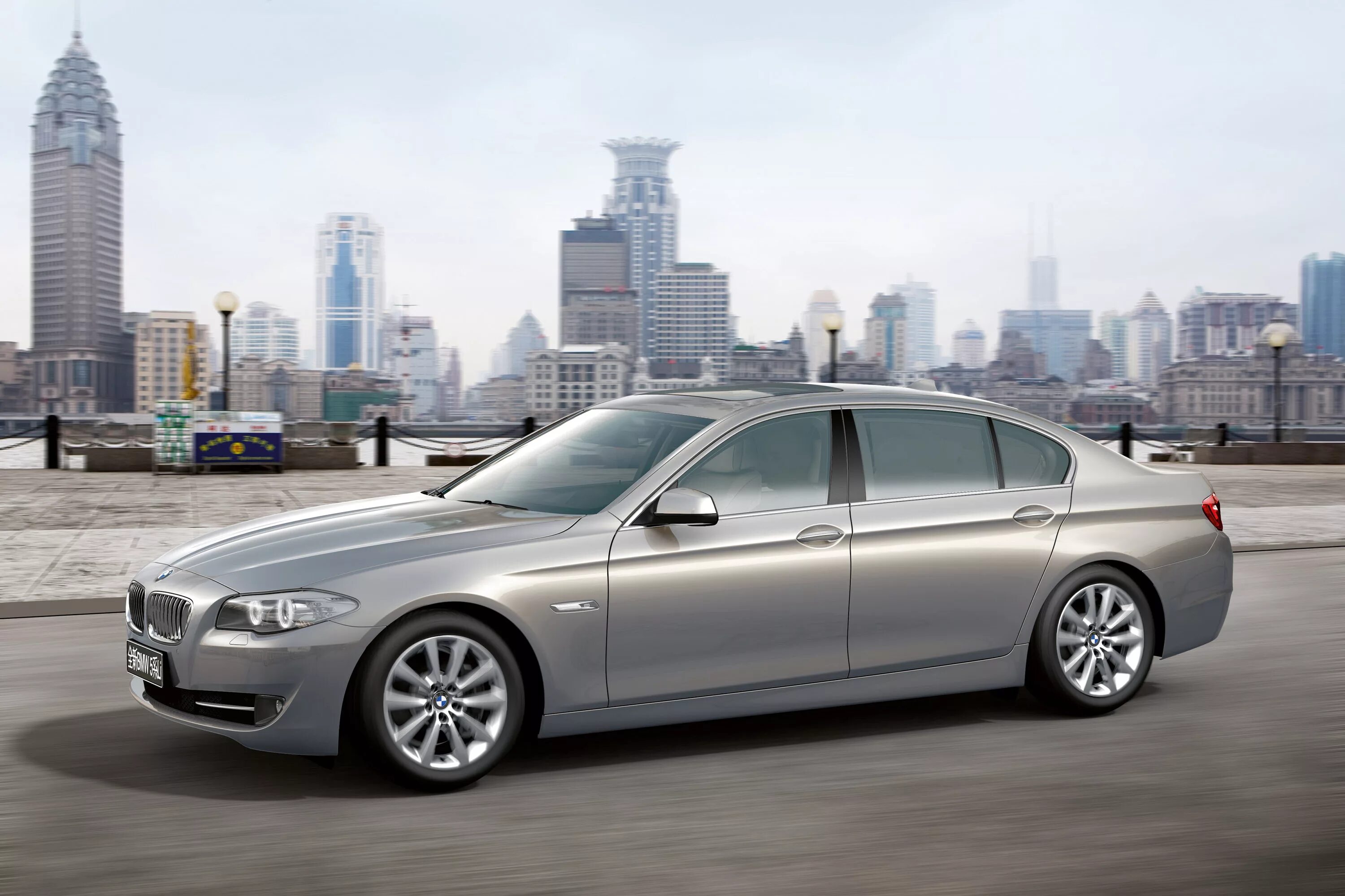 Бмв удлиненная. BMW 5 f10 long. BMW 5 Series sedan. BMW f10 long. БМВ 535li.