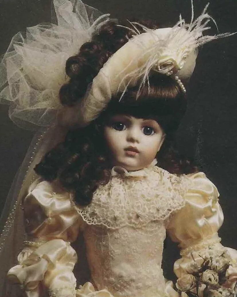 Старая куколка. Старинные фарфоровые куклы. Кукла фарфоровая. Красивые фарфоровые куклы. Красивые старинные куклы.