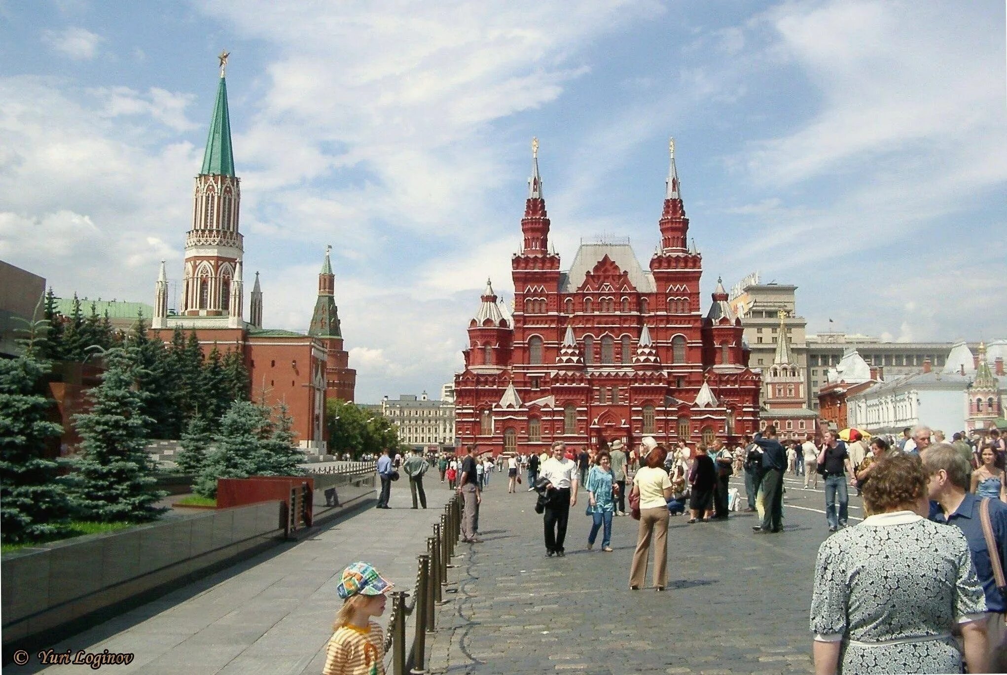 Москва красная площадь люди. 8 июля красная площадь. 8 книжный фестиваль красная площадь 2022. 8 июля красная площадь. 8 июля красная площадь.