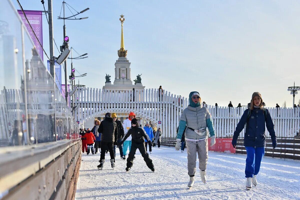 Каток вднх купить 2024. Каток ВДНХ. Московский каток на ВДНХ. Каток ВДНХ 2024. Каток ВДНХ Москва 2022.