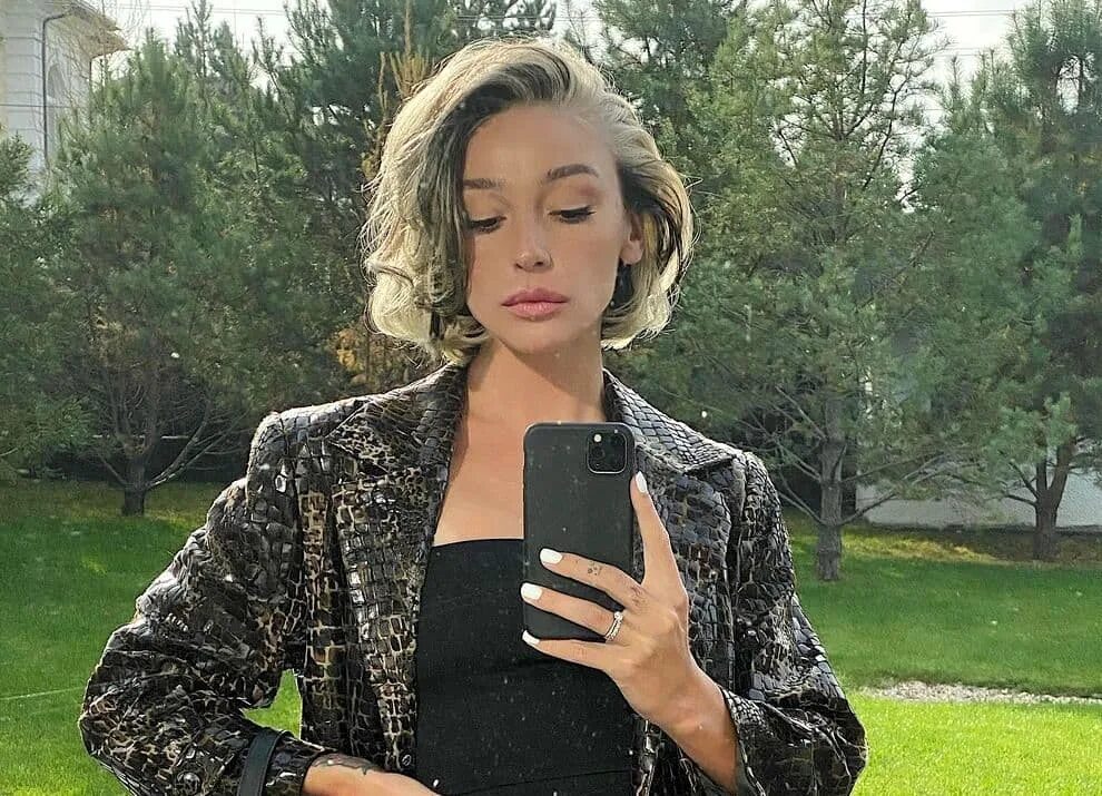 Настя ивлева кроссовки. Какие наряды были у ивлеевой. Актриса, блогер настя ивлеева. Настя ивлева рим. Ивлеева 2015.