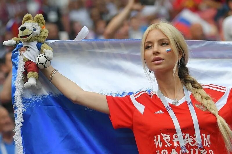 Болельщицы 2018. Лучшая болельщица 2018. Девушки чемпионата 2018. Болельщица на чм по футболу 2018. Бразильские болельщицы чм 2018.