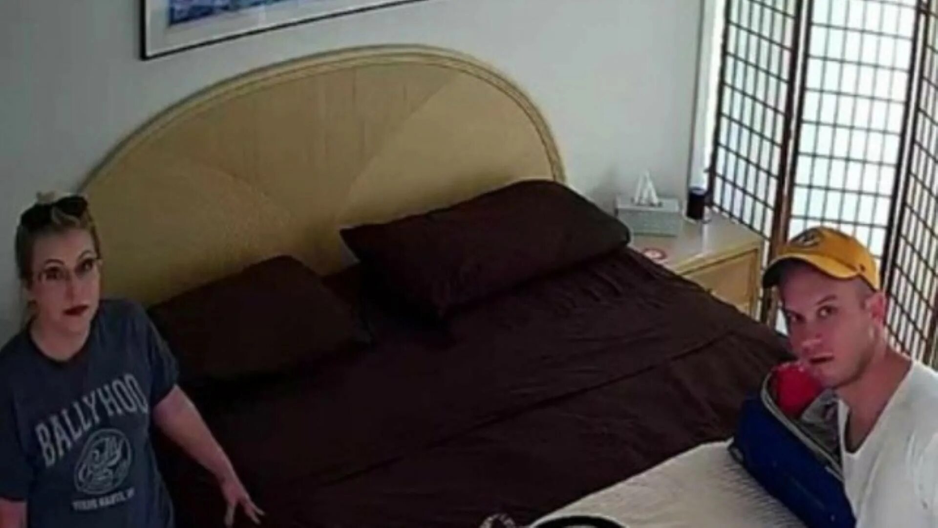 Видеокамера в спальне. Скрытые видеокамеры в спальне. Секретни камера муж