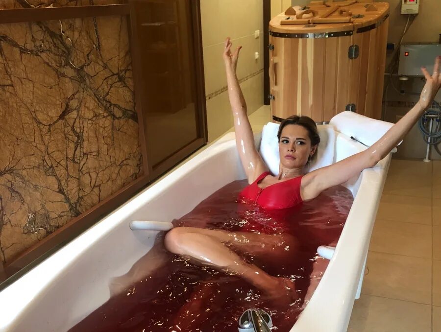 почему вскрываются в ванне