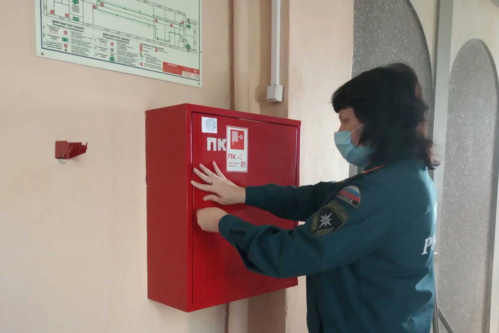 Испытание на пожарную опасность. Пожарный инспектор. пожарная безопасность в учреждении. проверка пожарной безопасности. нарушение пожарной безопасности.