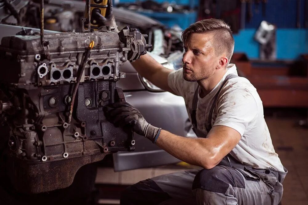 Американский автомеханик. Слесарь автомеханик. Главный автомеханик. Красивый механик. Mechanic voice