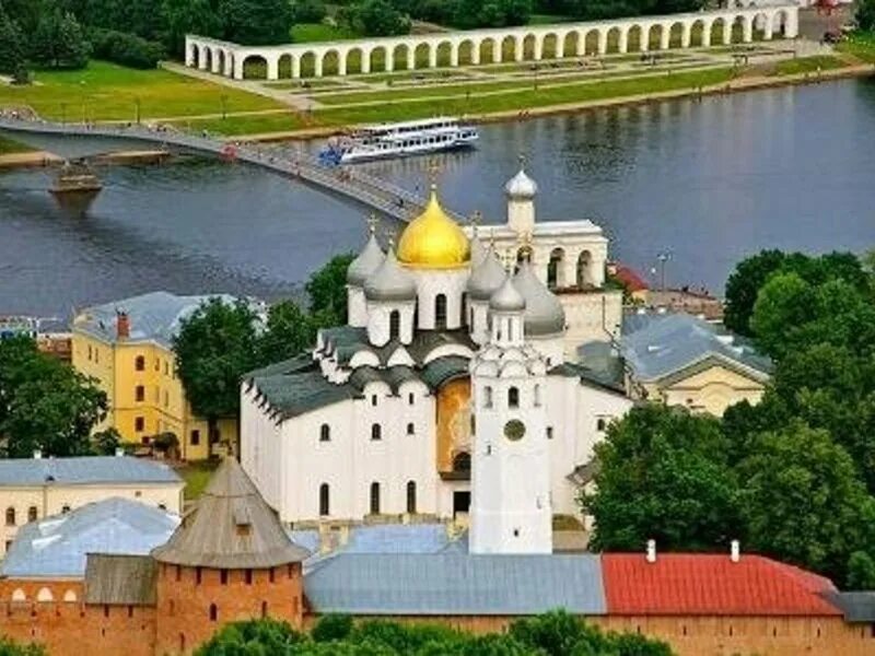 Великий новгород кремль. Новгород туристический сайт. Новгород туристический сайт. Новгородский кремль детинец. Крепость детинец великий новгород.