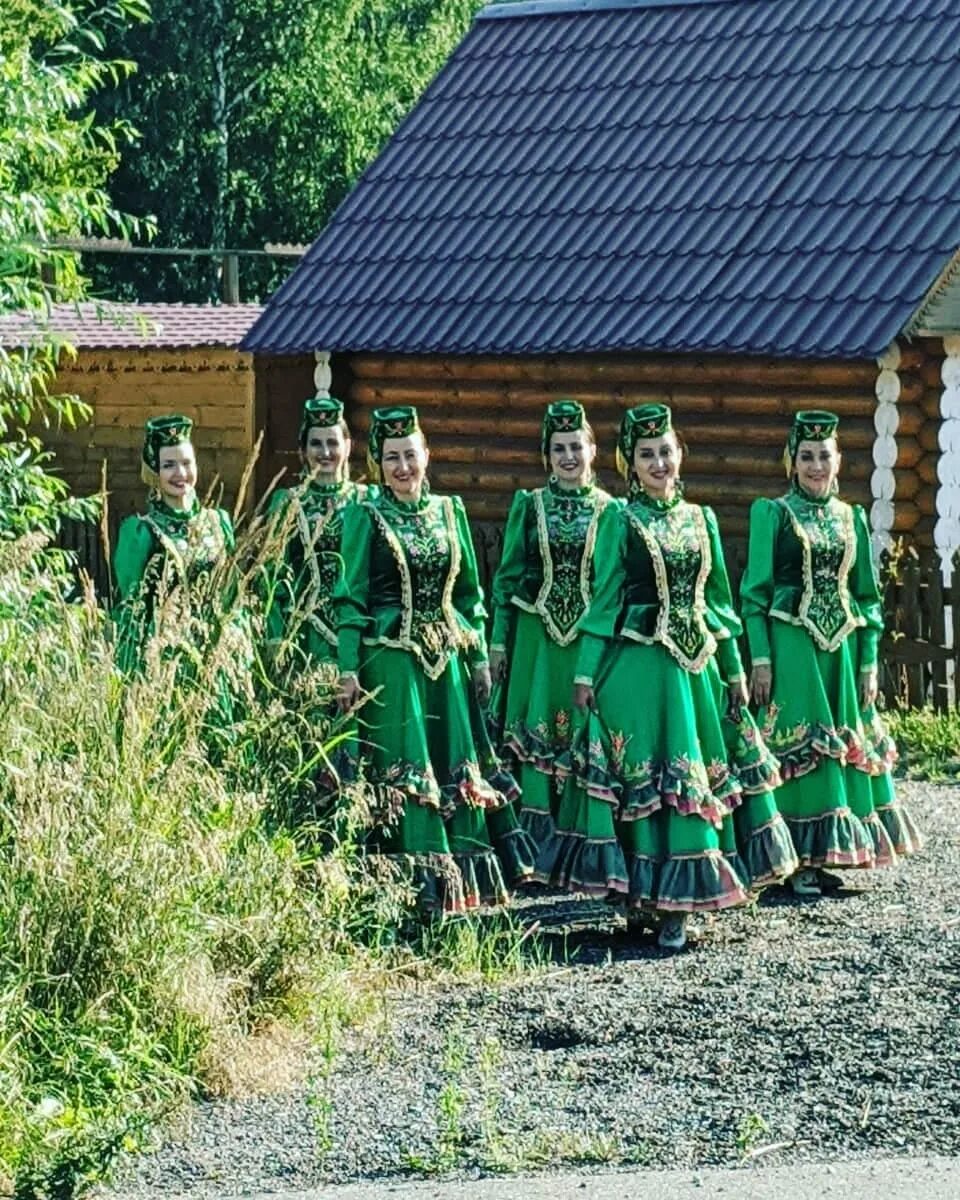 Татарск в татарстане. Ансамбль Файзрахманова. Государственный фольклорный ансамбль Республики Татарстан. Татарский фольклорный ансамбль Айдара Файзрахманова. Республика Татарстан татары фольклор.