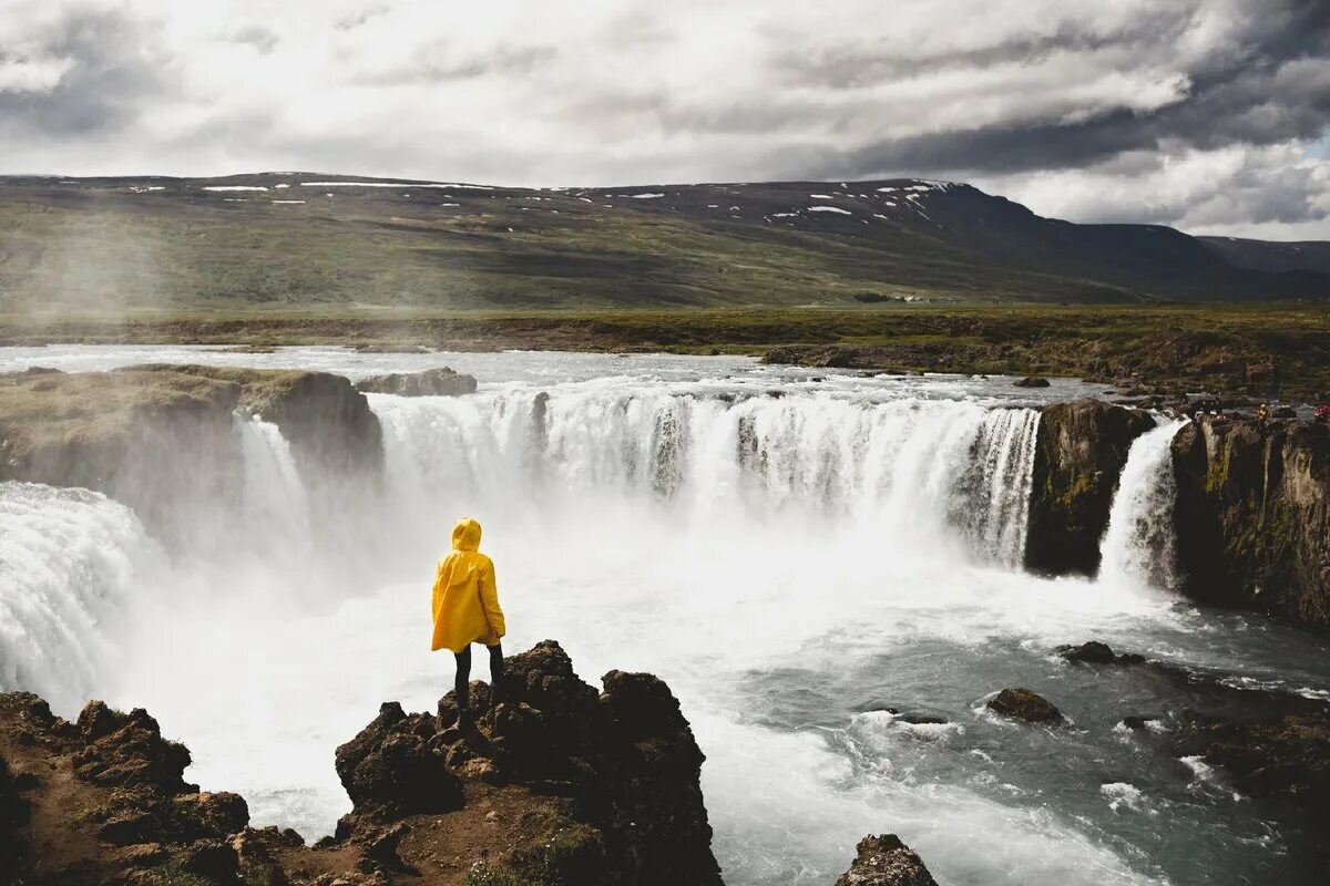 Красоты исландии. Mexx man iceland. Исландия достопримечательности голубая лагуна. Iceland books. Iceland books.