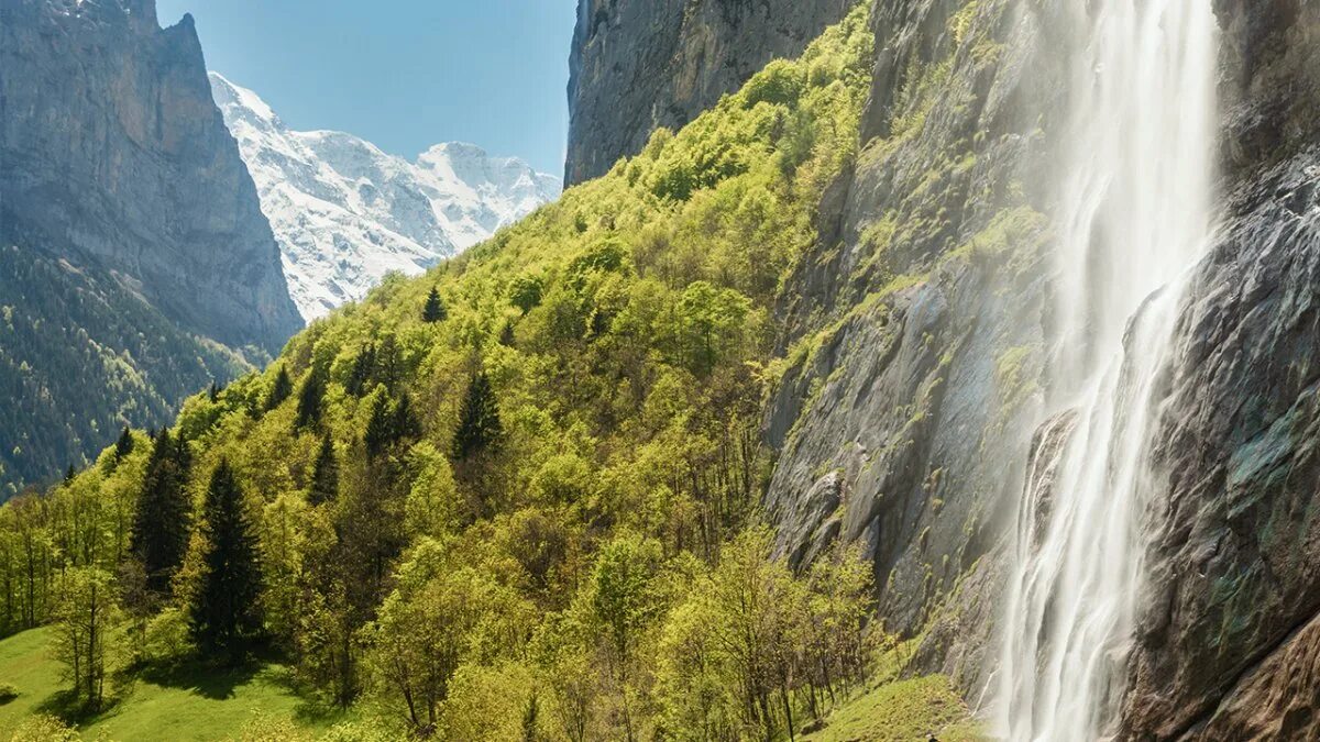 Альпийский водопад. Водопад Штауббах в Швейцарии. Lauterbrunnen водопад Швейцария. Долина водопадов Лаутербруннен. Долина Лаутербруннен Швейцария.