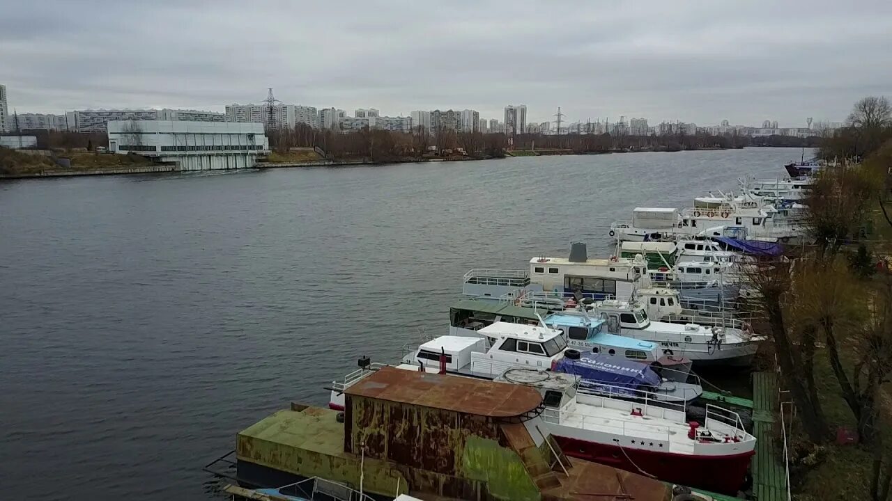 Камера причал. Причал капотня москва. причал в капотне. братеево баржа. яхт клуб &quot;круиз&quot; в капотне.