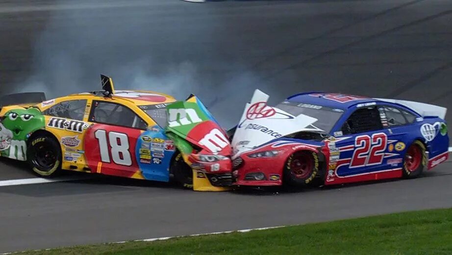 NASCAR Кайл Буш. Логано наскар. NASCAR 2013 crash. Joey Logano NASCAR.