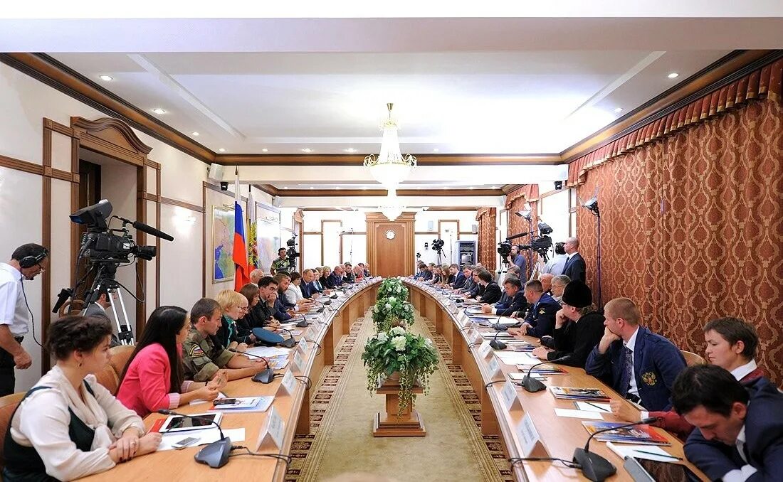 зачупейко андрей депутат. встреча с представителями общественности. встреча с общественностью. громаков начальник пятигорск мвд. встреча с представителями общественности.