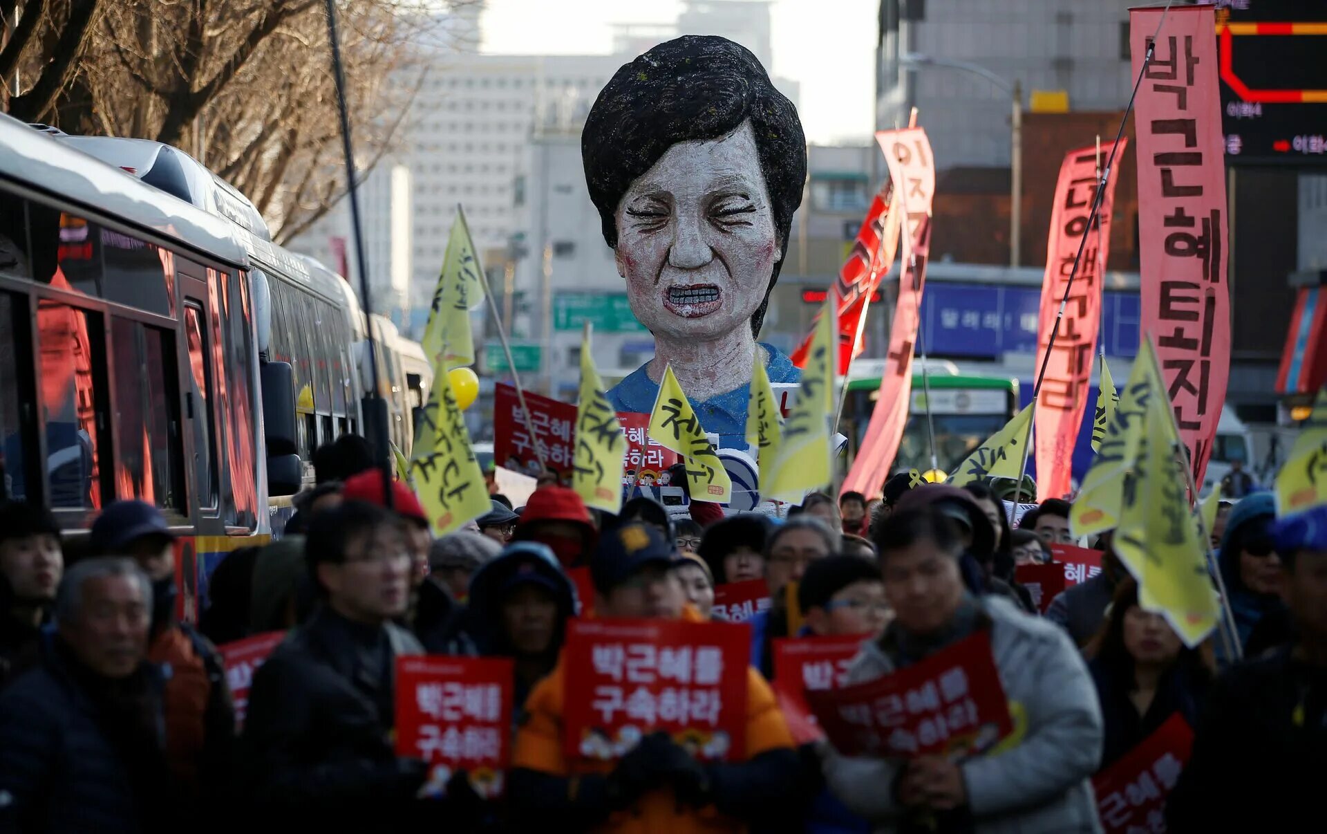 Южнокорейская оппозиция. Пак Кын Хе митинги. Импичмент пак Кын Хе. Митинг в Корее против президента.