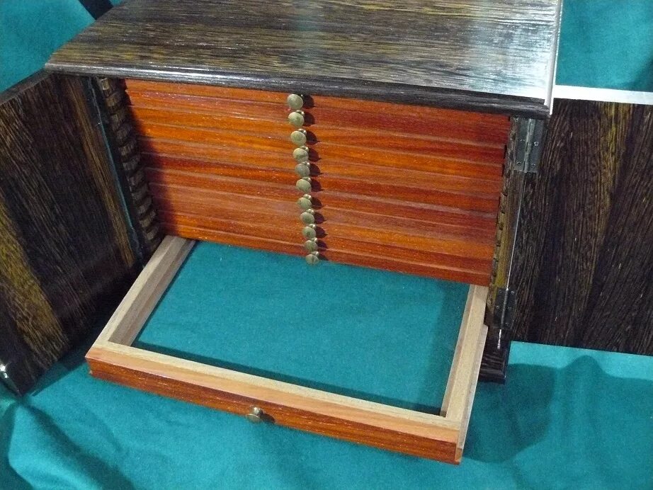 цвет мюнц-металла. мюнцкабинет патинатор. мюнцкабинет петра 1. мюнцкабинет для слабов. м ю н малой.