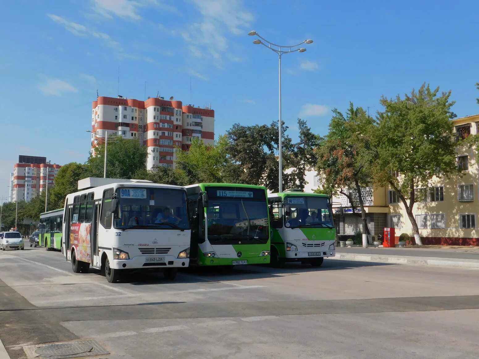 Ташкент транспортная ул. Тапоич мост ташкент. Автобус ташкент. Ташкент транспорт университеты. Автобус мерседес ташкент.