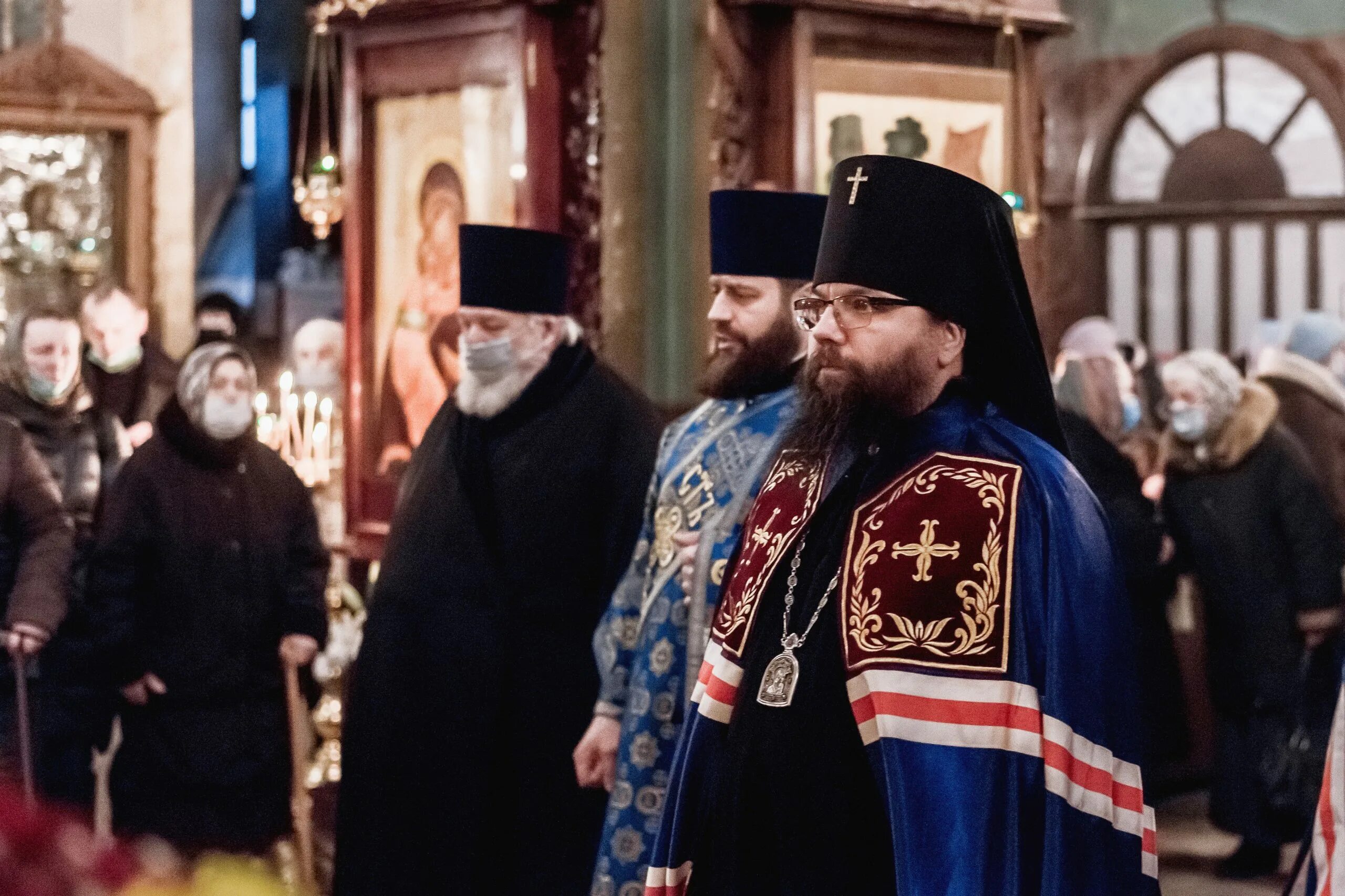 Настоятель храма утоли моя печали марьино. Утоли моя печали в марьино настоятель. Храм утоли моя печали в марьино внутри. Утоли моя печали в марьино настоятель. Церковь утоли мои печали москва.