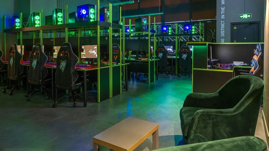 Level group причальный. Левел компьютерный клуб. Level one логотип. Ван левел. Level логотип.