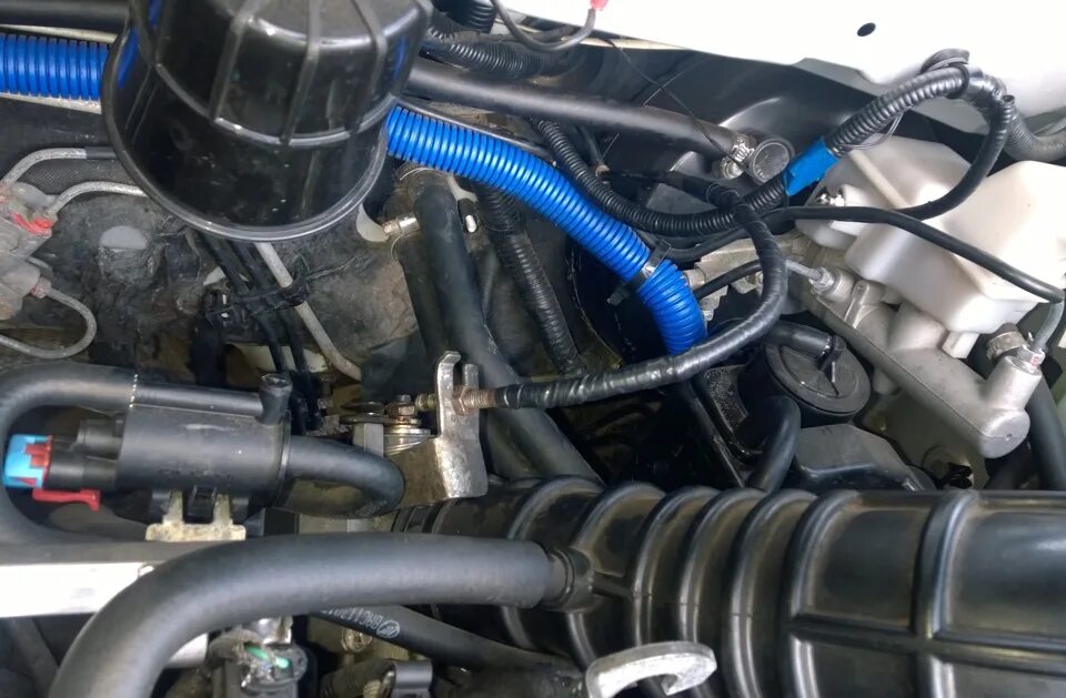 Трос газа лифан солано 620. Лифан солано на газу. Гбо лифан солано. Лифан солано на газу. Лифан солано гбо вакуумные трубки.