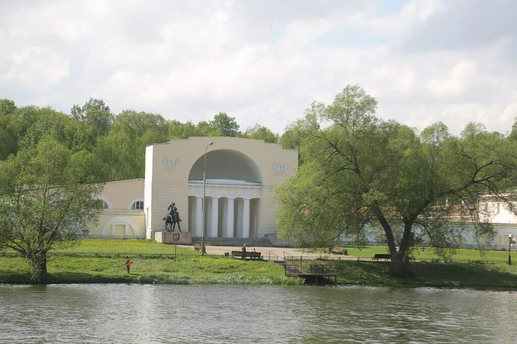 Кузьминки экскурсии. Усадьба кузьминки в москве. усадьба кузьминки зоопарк. москва кузьминки пара. парк кузьминки сегодня.