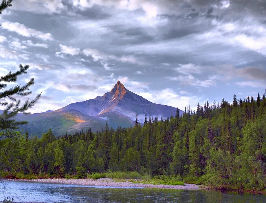 Горные хребты урала. Russian urals. Foggy valley. Горы рф уральские горы. Russian urals.