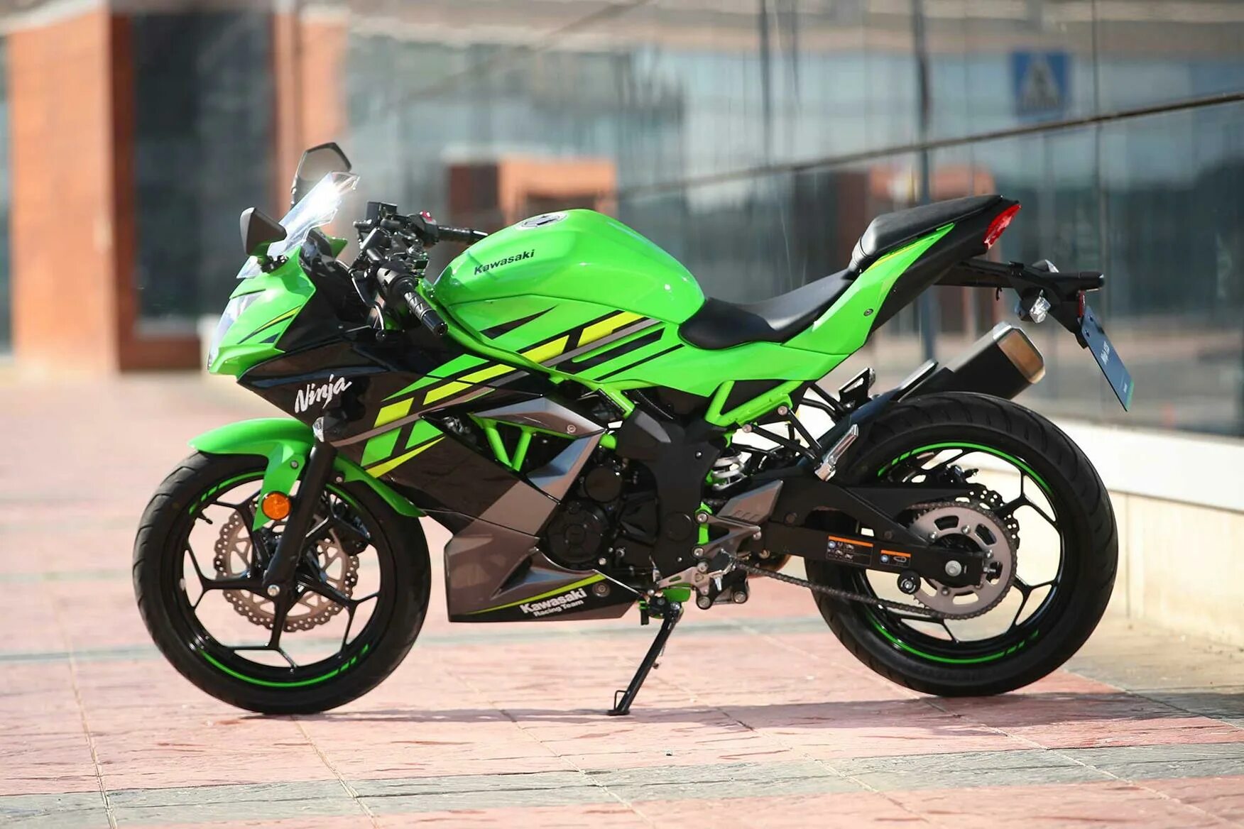 Кавасаки ниндзя 125. Мотоцикл Кавасаки 125 кубов. Kawasaki мотоциклы 125 кубов. Kawasaki Ninja 125 кубов. Купить кавасаки 125